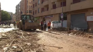 /ВИДЕО/ В Испании после наводнения начались масштабные работы по очистке улиц и домов