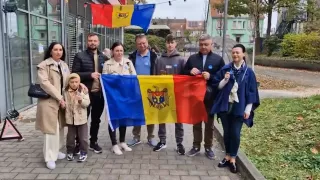 /VIDEO/ Alerte cu bombă, cozi la votare și record în diasporă: Cei mai matinali au fost alegătorii din Japonia
