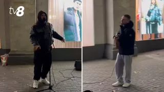 /VIDEO/ Emoții unice pentru un tânăr din Capitală. În timp ce cânta la chitară melodia lui The Urs, interpretul a apărut lângă el