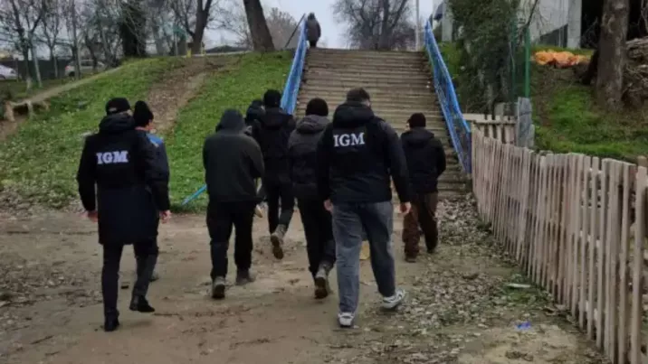 /VIDEO/ Opt cetățeni străini vor fi deportați din Moldova: Ar fi lucrat ilegal pe un șantier de construcții