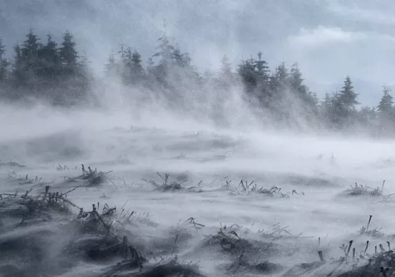 Patru moldoveni, blocați în munții Făgăraș: Salvamontiștii nu pot interveni din cauza codului roșu de vreme extremă