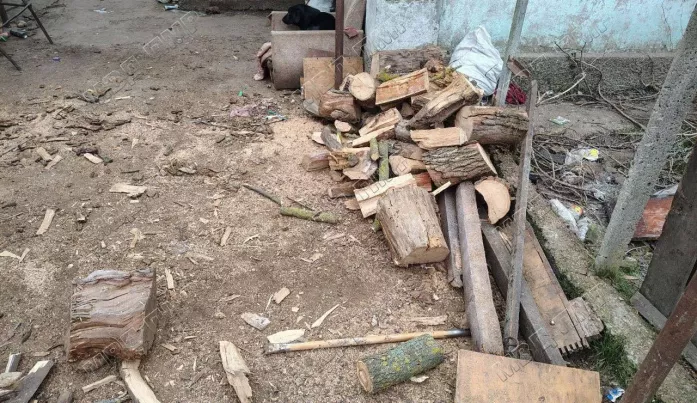 Joc cu final tragic: O fetiță de 6 ani a rămas fără deget după ce s-a jucat cu toporul de bucătărie