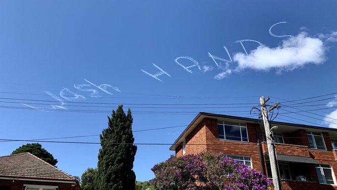 /ВИДЕО/ Гигантская надпись "Мойте руки" в небе над Сиднеем
