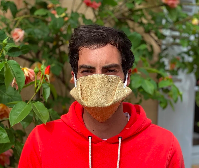 /ФОТО/ Во Франции выпускают защитные маски от COVID-19 из конопли