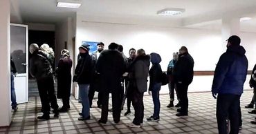 В Резине жителей Приднестровья организованно подвозят на участки