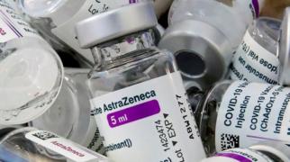 AstraZeneca признала, что ее вакцина от Covid-19 может вызывать тромбоз
