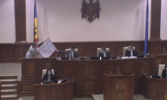 Инцидент в парламенте: вице-спикеру Попшою вручили копию его плаката с протестов 2018 года