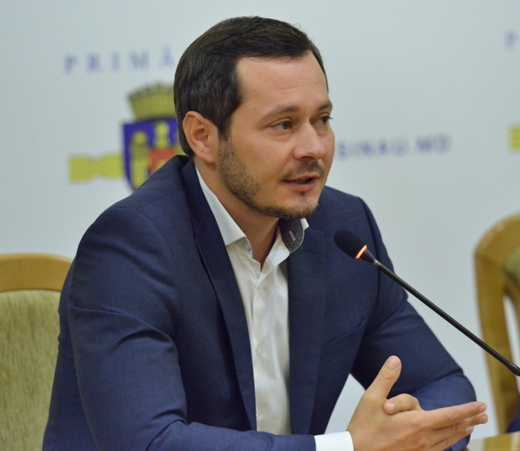 /VIDEO/ Codreanu vine cu sfaturi pentru Năstase, iar șefii de direcții speră să fie păstrați în funcții de noul primar