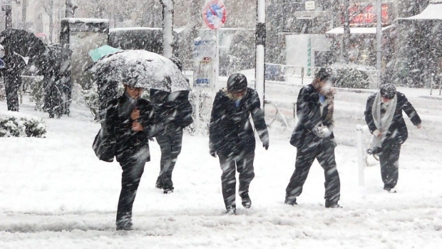 METEO: Cod GALBEN de ninsori, vânt și valuri de frig în toată țara. Cum va fi vremea în următoarele zile?