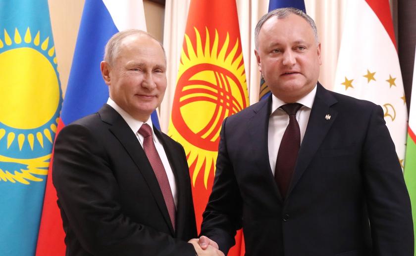 Vladimir Putin l-a invitat pe Igor Dodon să participe la deschiderea Campionatului Mondial de Fotbal