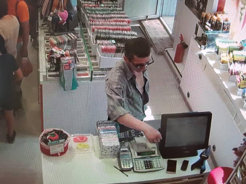 /VIDEO/ Atenție! Bărbatul din imagine, căutat pentru furt de telefon mobil