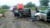 /FOTO/ Accident grav pe traseul Bălți-Glodeni. Două persoane au rămas blocate între fiare