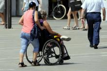 O femeie din Moldova, stabilită în Italia, acuzată că maltrata bătrânii de care îngrijea