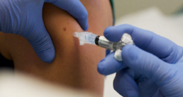 Guvernul britanic: Toţi adulţii vor primi prima doză de vaccin împotriva Covid-19 până la 31 iulie