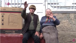 /VIDEO/ Un altfel de Paști. Eroii campaniei „Bătrânii Noștri”, surprinși cu daruri. Familia Cincilei a primit o mașină de spălat