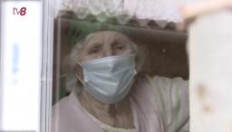 /VIDEO/ TV8 a bătut din nou la ușa eroilor campaniei „Bătrânii noștri”. Am mers cu daruri la Elena Popa de la Verejeni