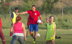 /VIDEO/ Un antrenor de la PSG va juca cu tinerii pasionați de fotbal din cinci sate ale țării