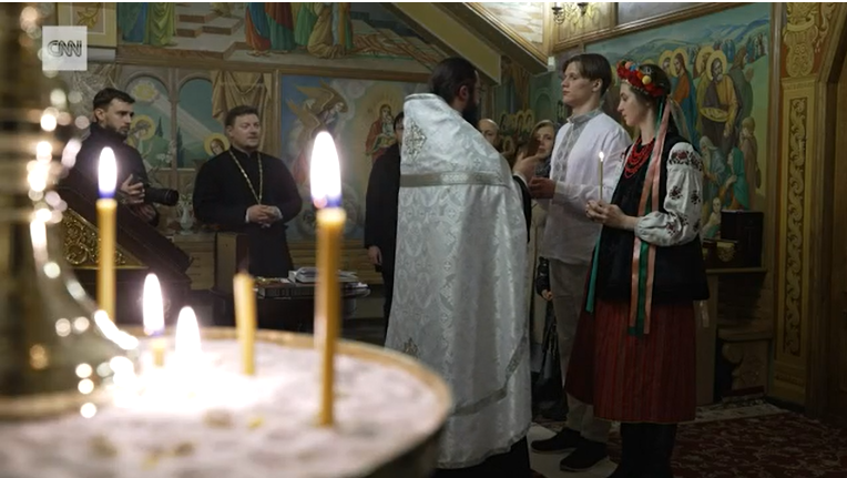 TV8.md - Doi tineri din Kiev s-au căsătorit în ziua când Rusia a declarat  război Ucrainei. „A fost foarte înfricoșător”