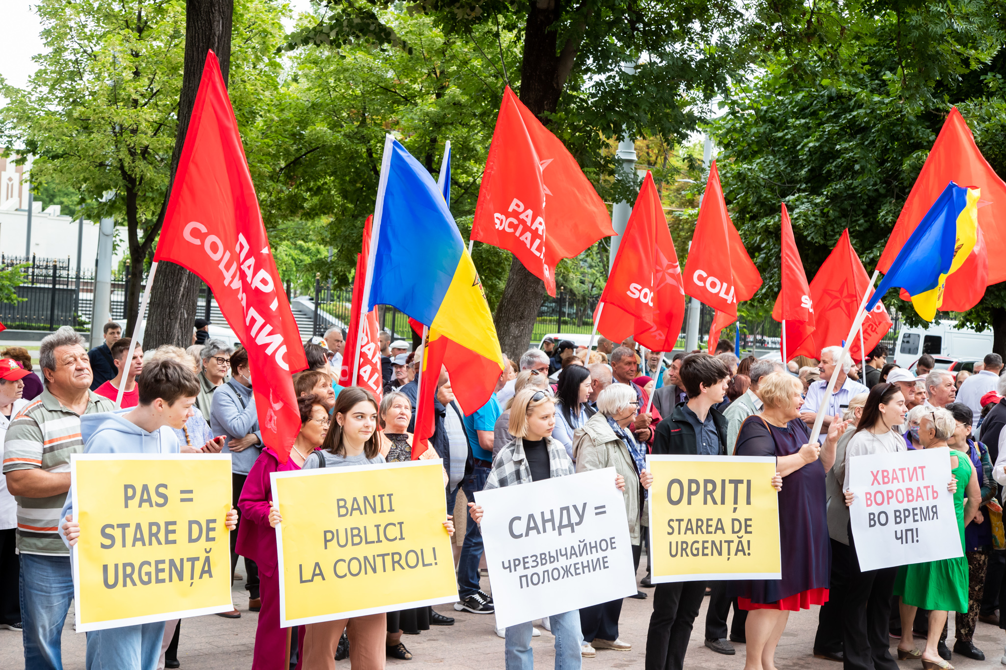 Protest-ParlamentWeb2048_4-1