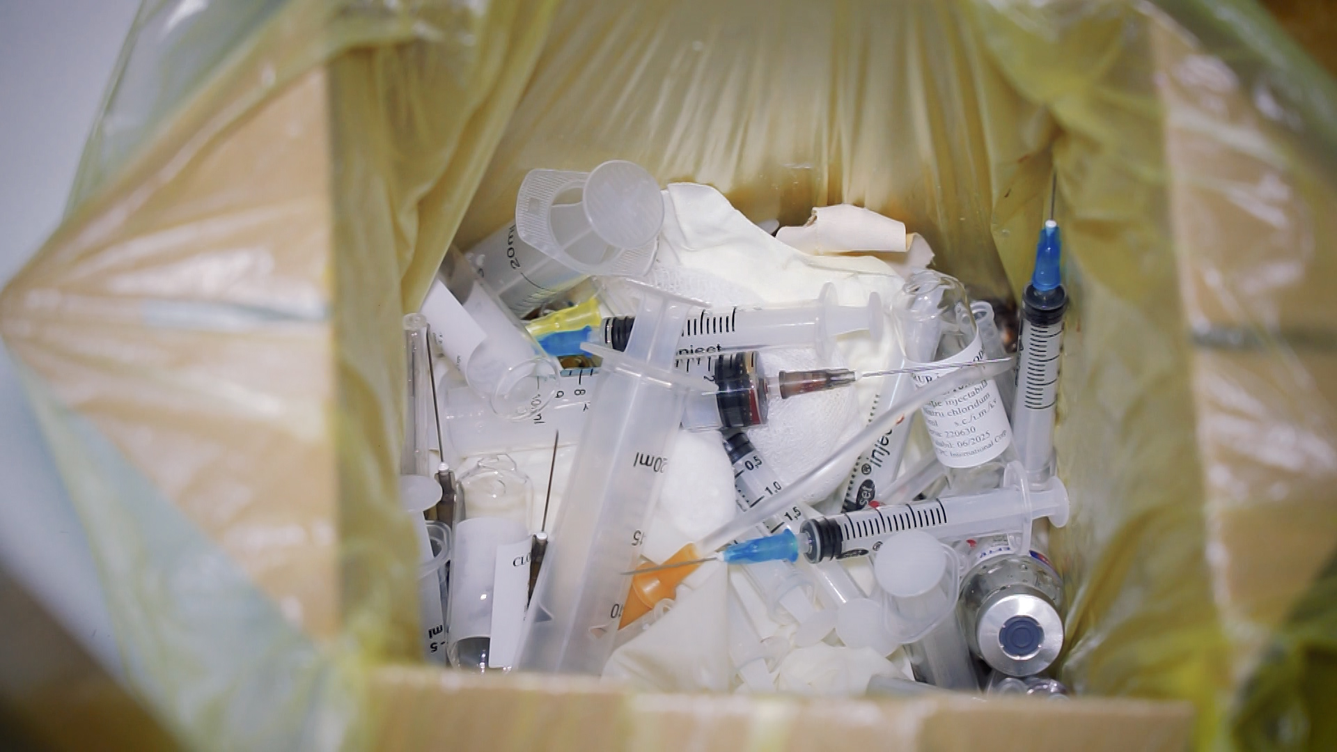 Alertă de mediu: Deșeuri periculoase și contaminare cu mercur, descoperite în urma unui control