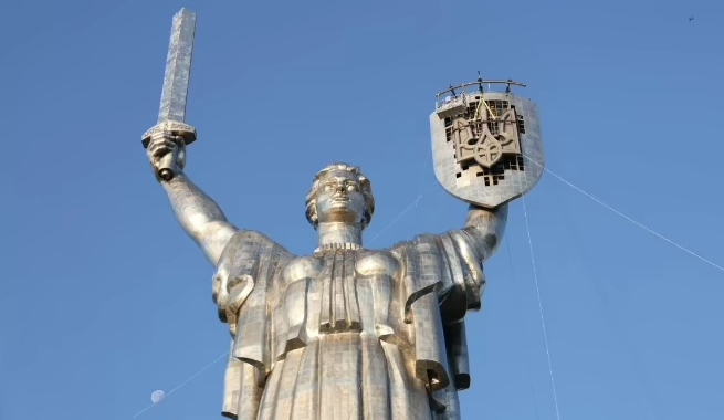 TV8.md - В Киеве установили украинский герб вместо советского на ...