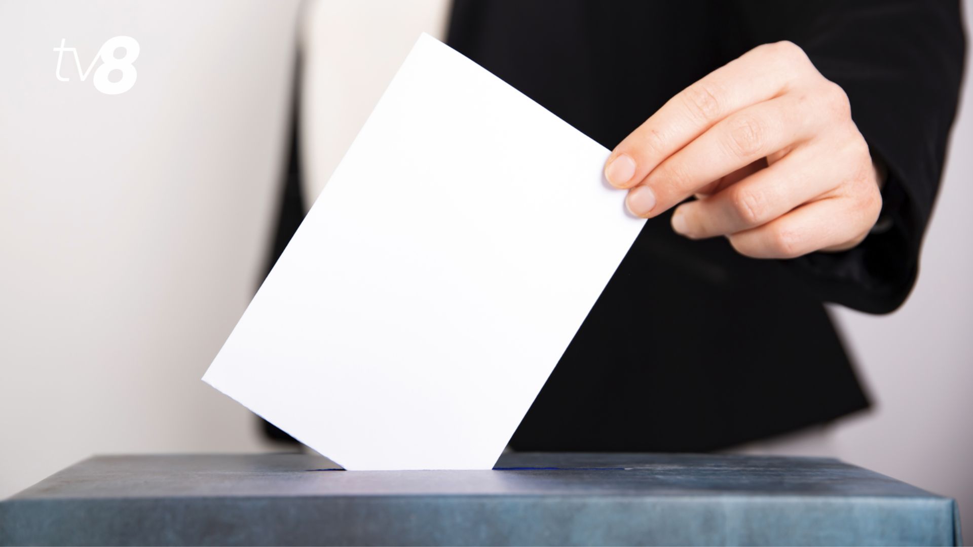 votează