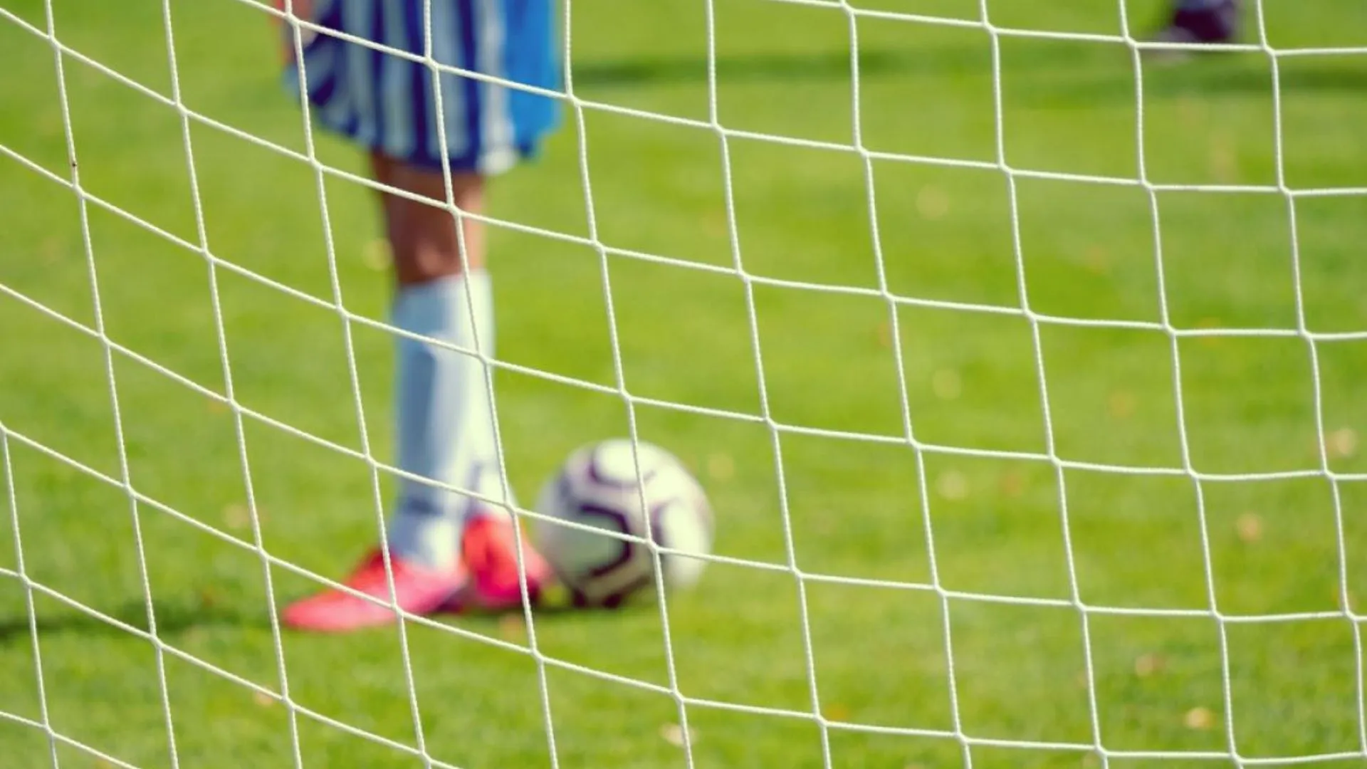 Tragedie într-un sat: Un copil a murit după ce o poartă de fotbal a căzut peste el