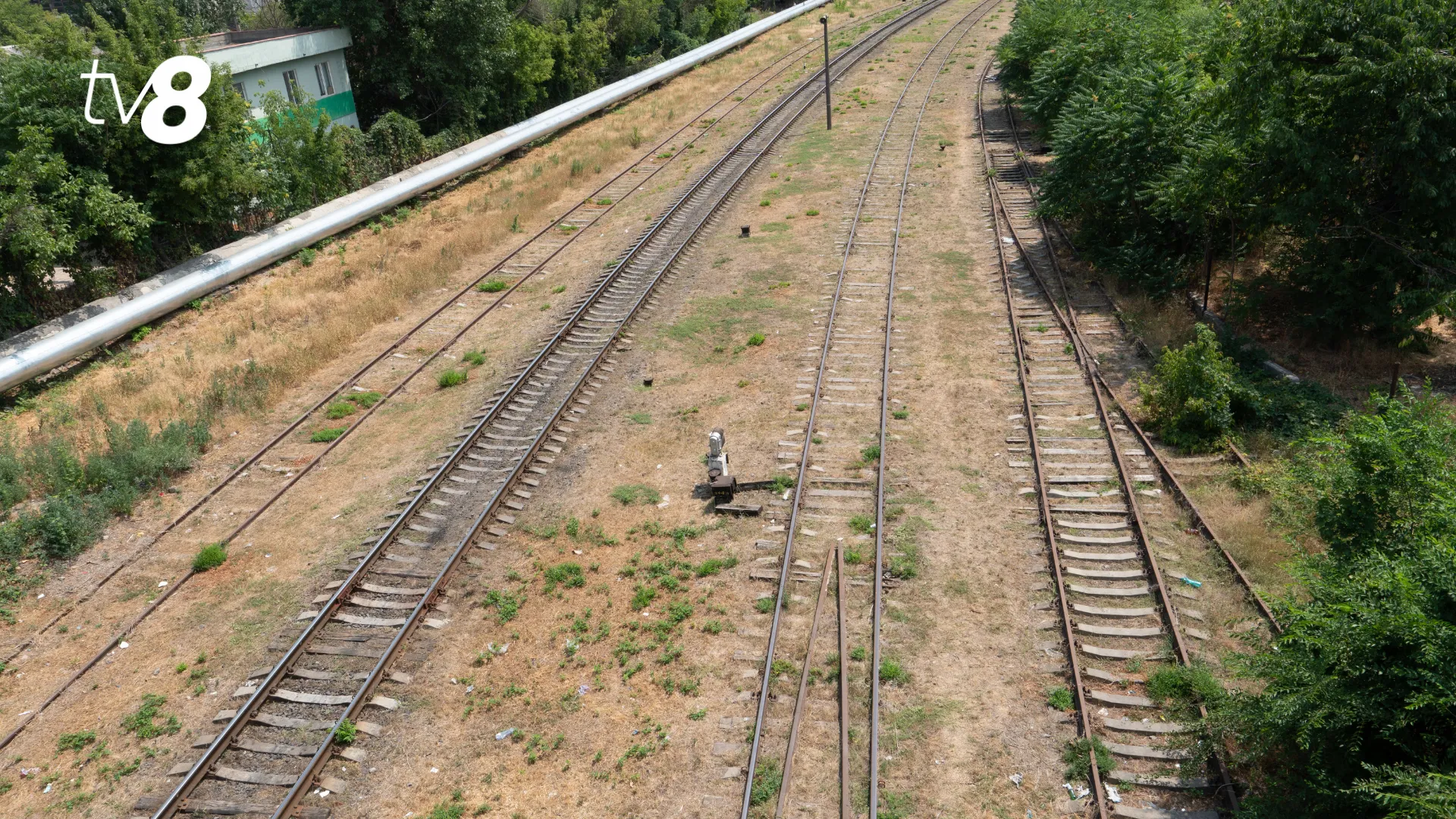 Accident feroviar pe traseul Ocnița-Vălcineț: Un tren a lovit un automobil care a intrat pe șine