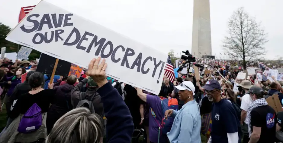 протесты против трампа 5 апреля