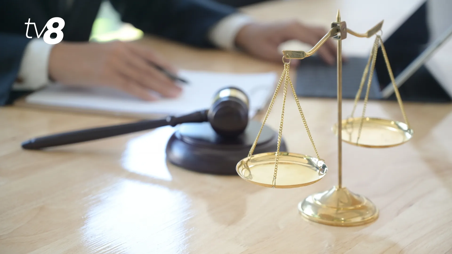 /VIDEO/ Mită de 5.000 de euro într-un dosar de violență în familie: Un avocat, trimis în judecată