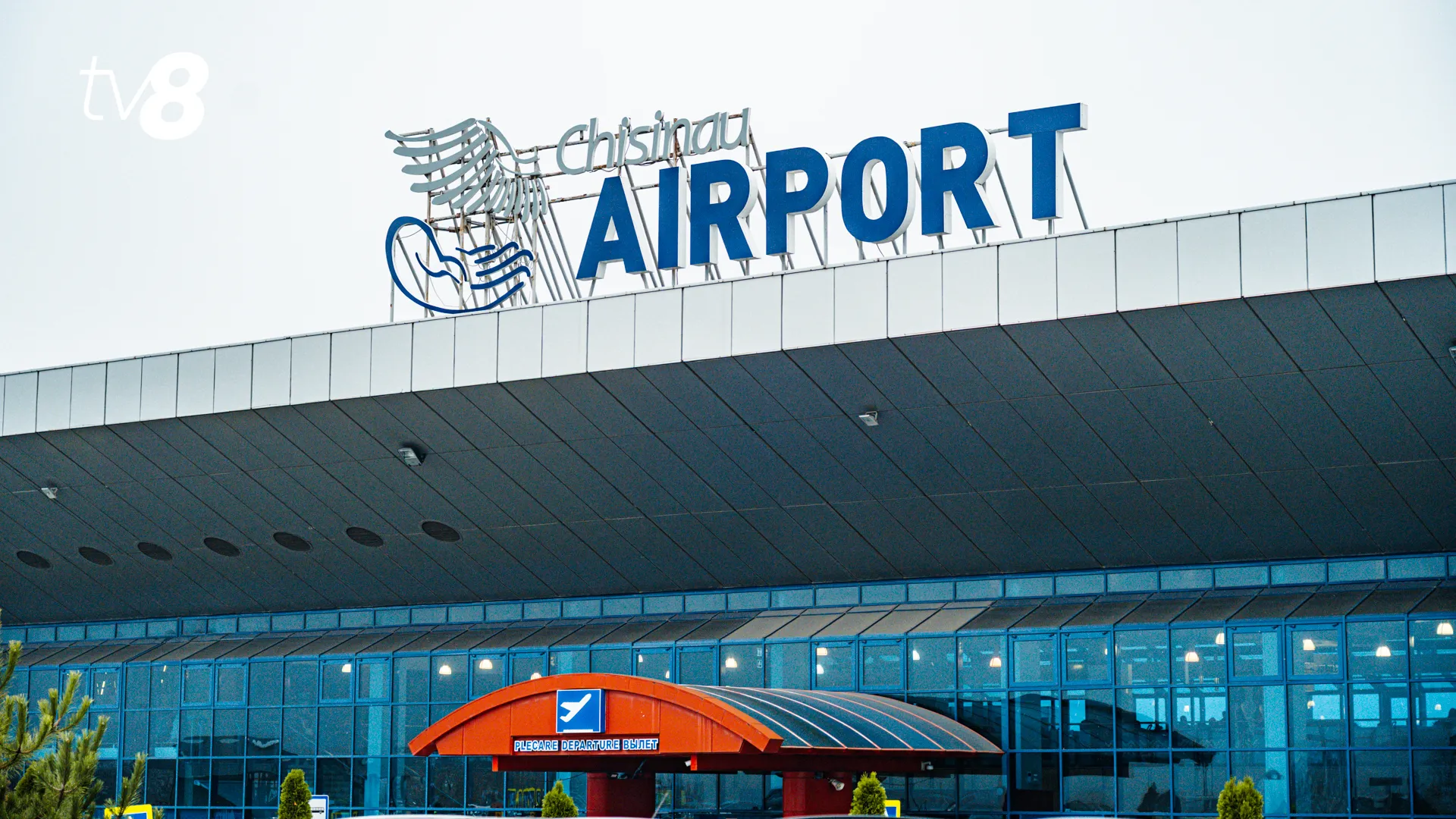 /FOTO/ Alertă falsă cu bombă la Aeroportul Chișinău: Activitatea a fost reluată în regim normal