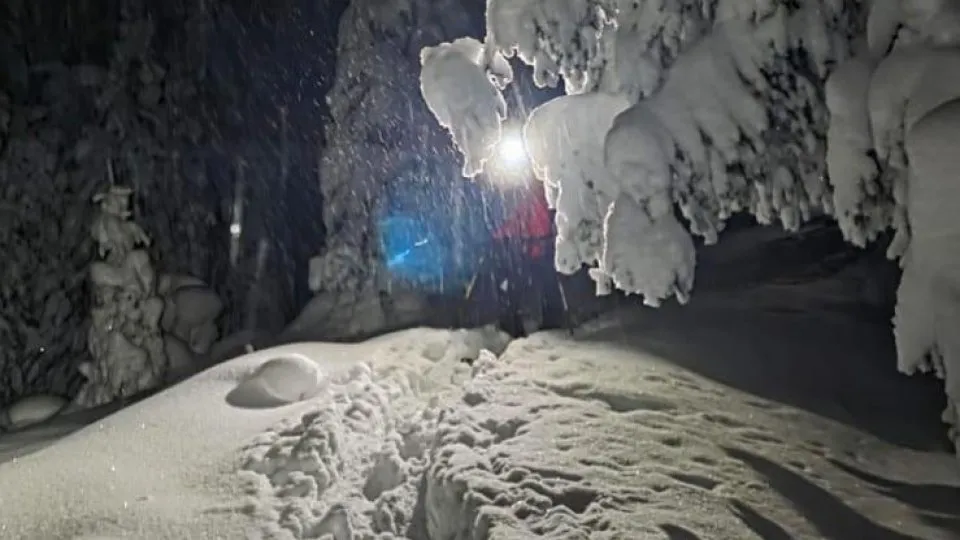 /VIDEO/ Blocați în munți la -17 grade: Doi ucraineni care fugeau de război, afectați de frigul extrem