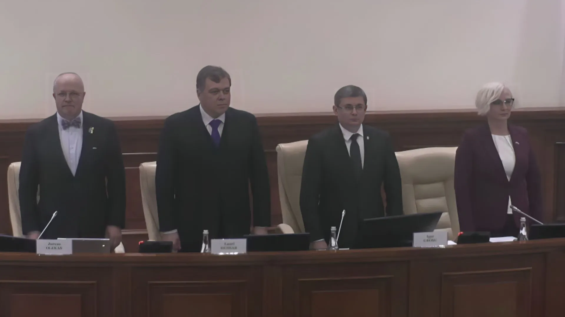 /VIDEO/ Grigore Vieru vs. „ruskii mir” în ședința Parlamentului. Cine a părăsit sala când spicherii din țările baltice erau la tribună