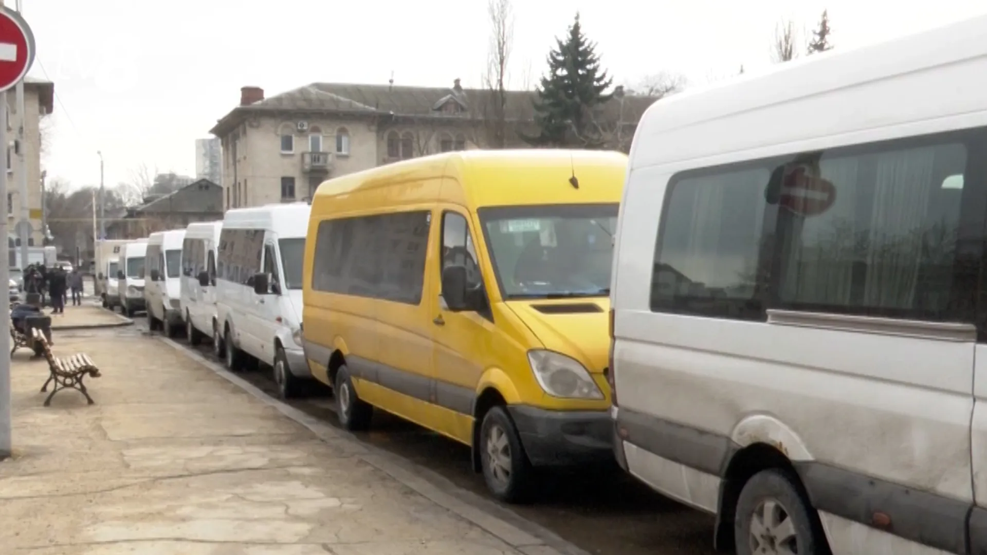 /VIDEO/ „Se bat biletele”: Ce se întâmplă la autogara pe care APOTA o consideră ilegală