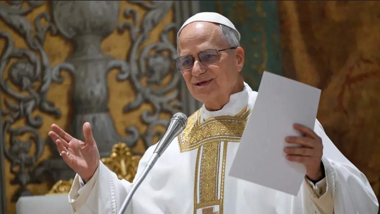 Papa Leon îndeamnă preoții să NU utilizeze inteligența artificială pentru a scrie predici: „Oamenii vor credință”