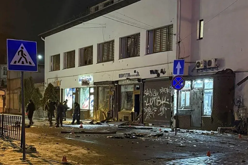 „Atac terorist” în Ucraina: O polițistă ucisă și zeci de răniți după o serie de explozii