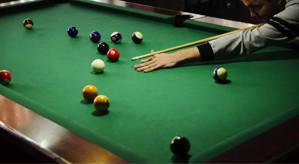 Plimbare cu urmări penale în Tiraspol: Un antrenor de biliard a fost prins cu o substanță interzisă în buzunar