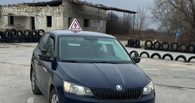 Furt dintr-o mașină a unei școli auto din Dubăsari: Hoțul a mers la cumpărături cu cardul instructorului