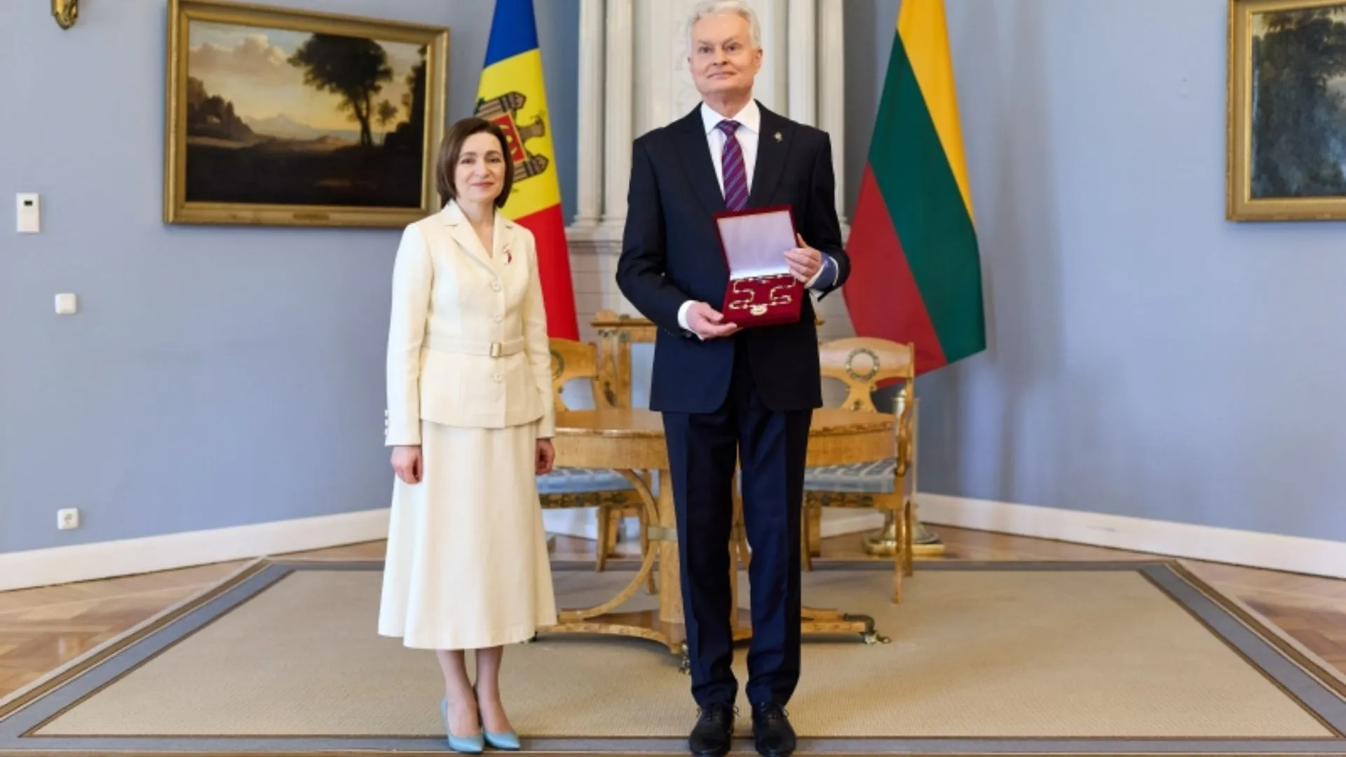Lituania va oferi Moldovei asistență militară de 6 milioane de euro: Maia Sandu l-a decorat pe Gitanas Nausėda
