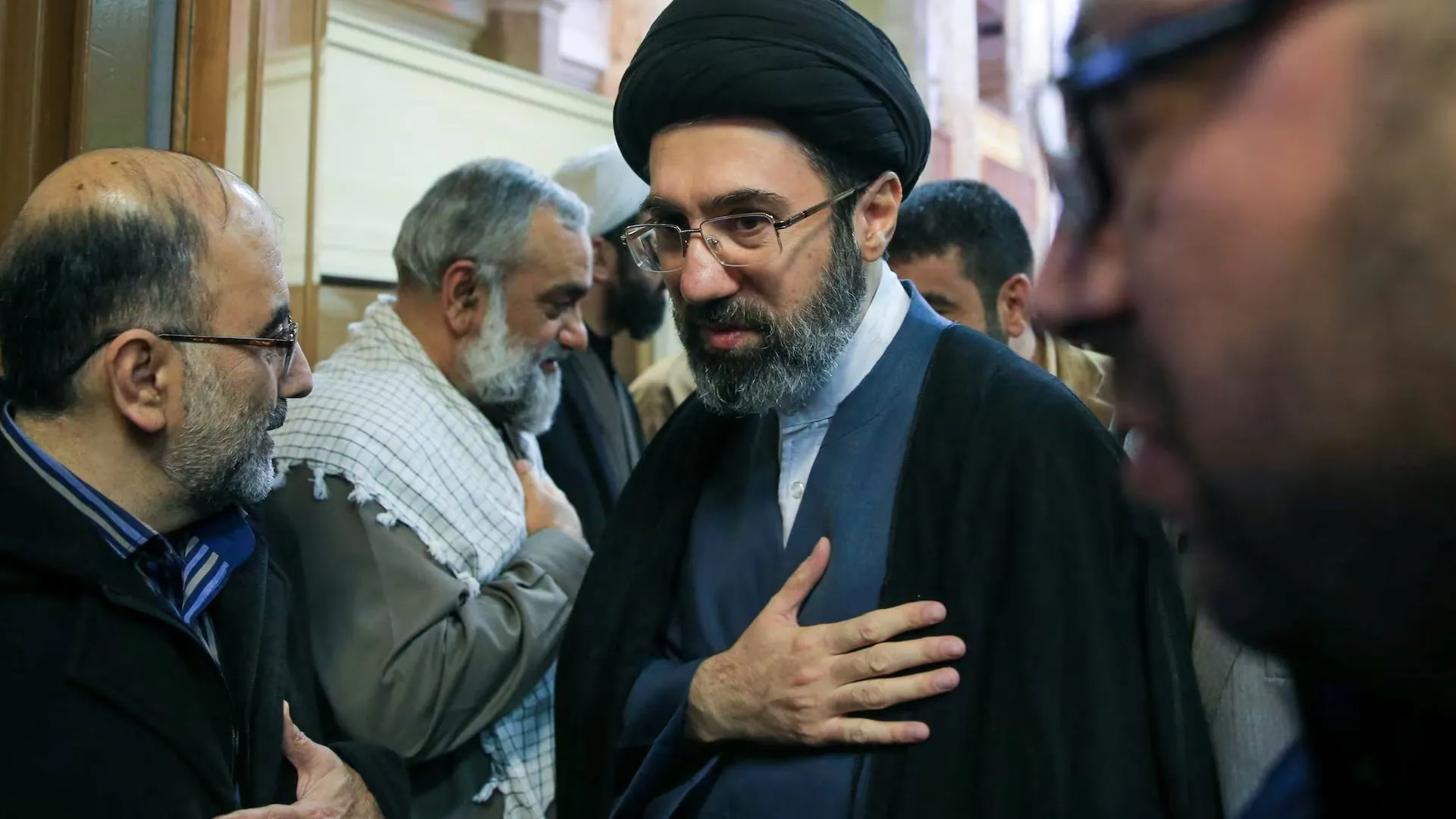 Primul mesaj oficial al noului lider suprem al Iranului: Mojtaba Khamenei amenință bazele americane