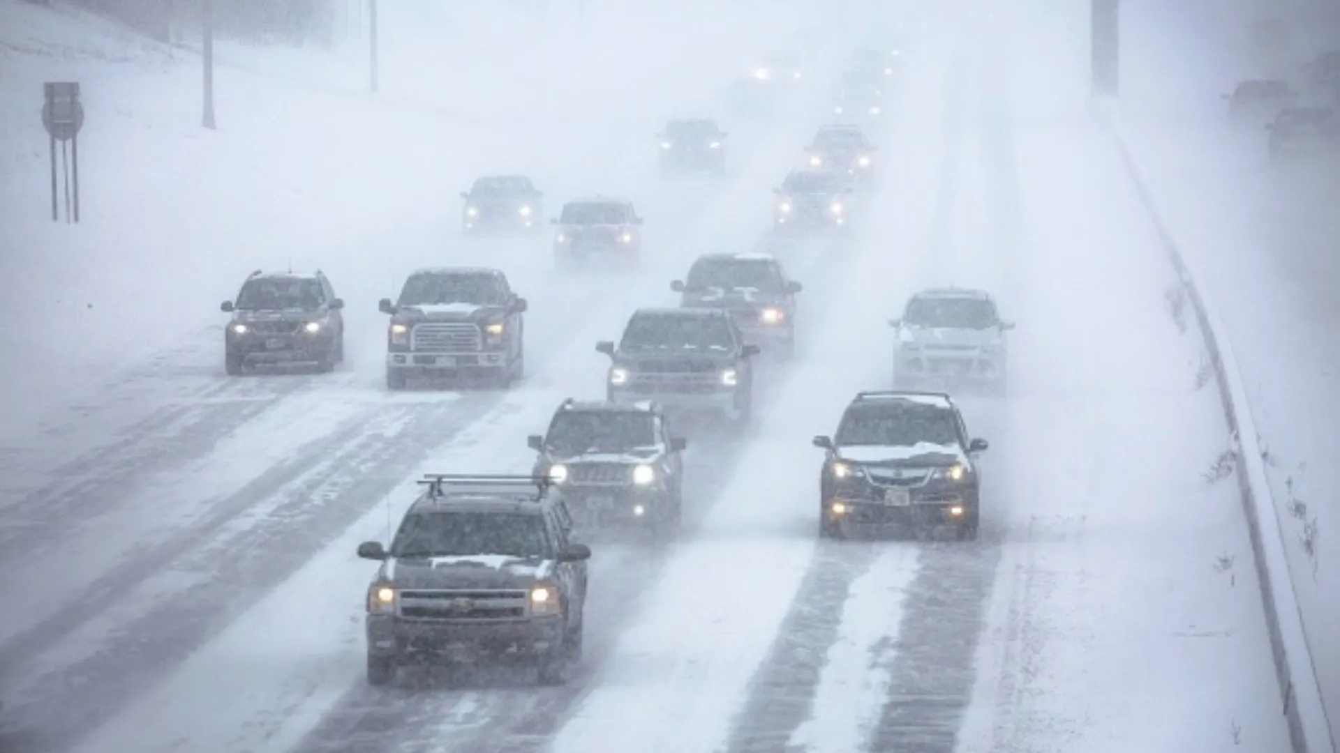 /VIDEO/ Vreme extremă în SUA: Viscol, tornade și caniculă afectează milioane de oameni