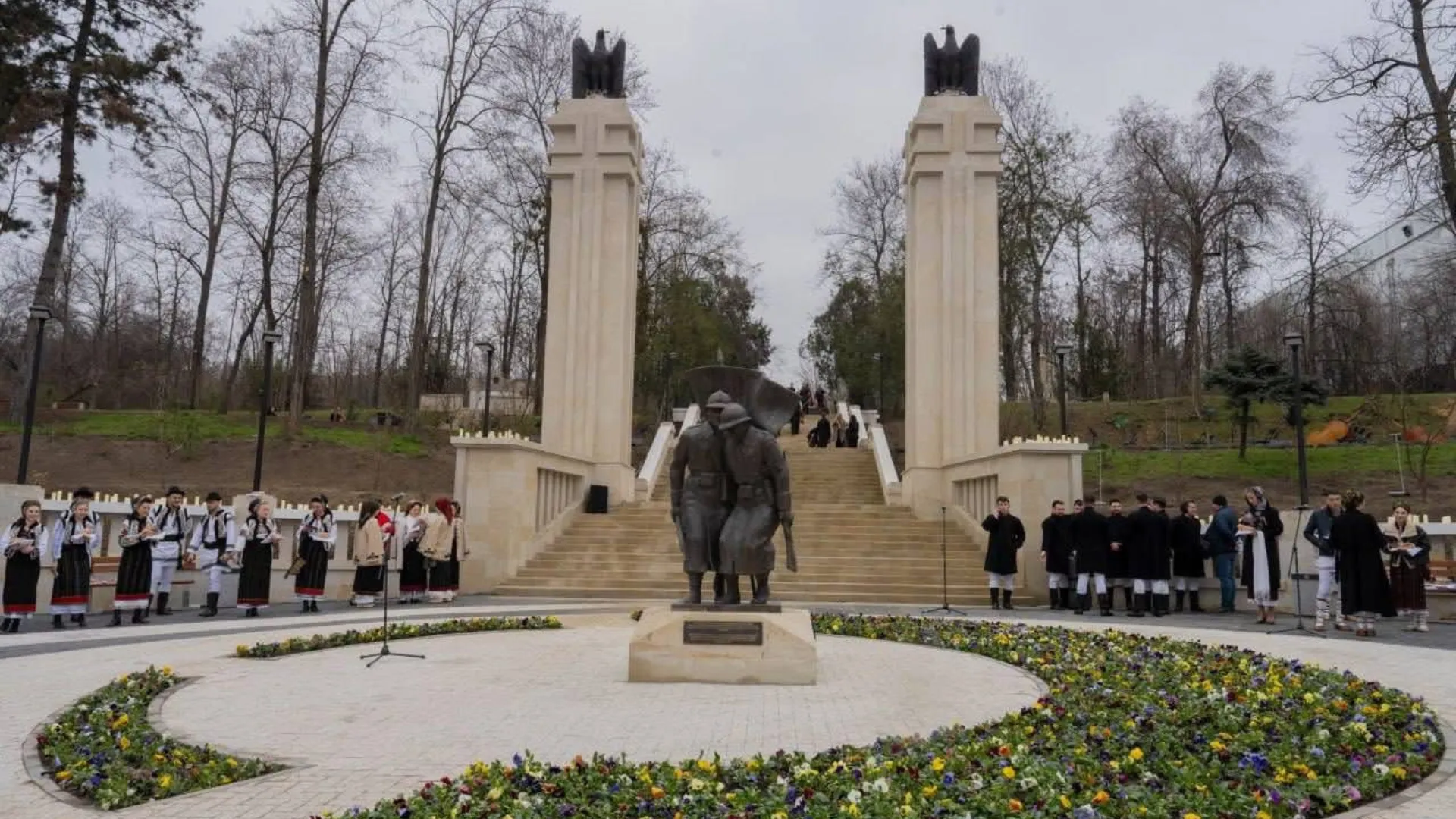 /VIDEO/ Cimitirul Eroilor Români, inaugurat la Chișinău: Peste 1.200 de ostași au fost omagiați la 108 de la unire