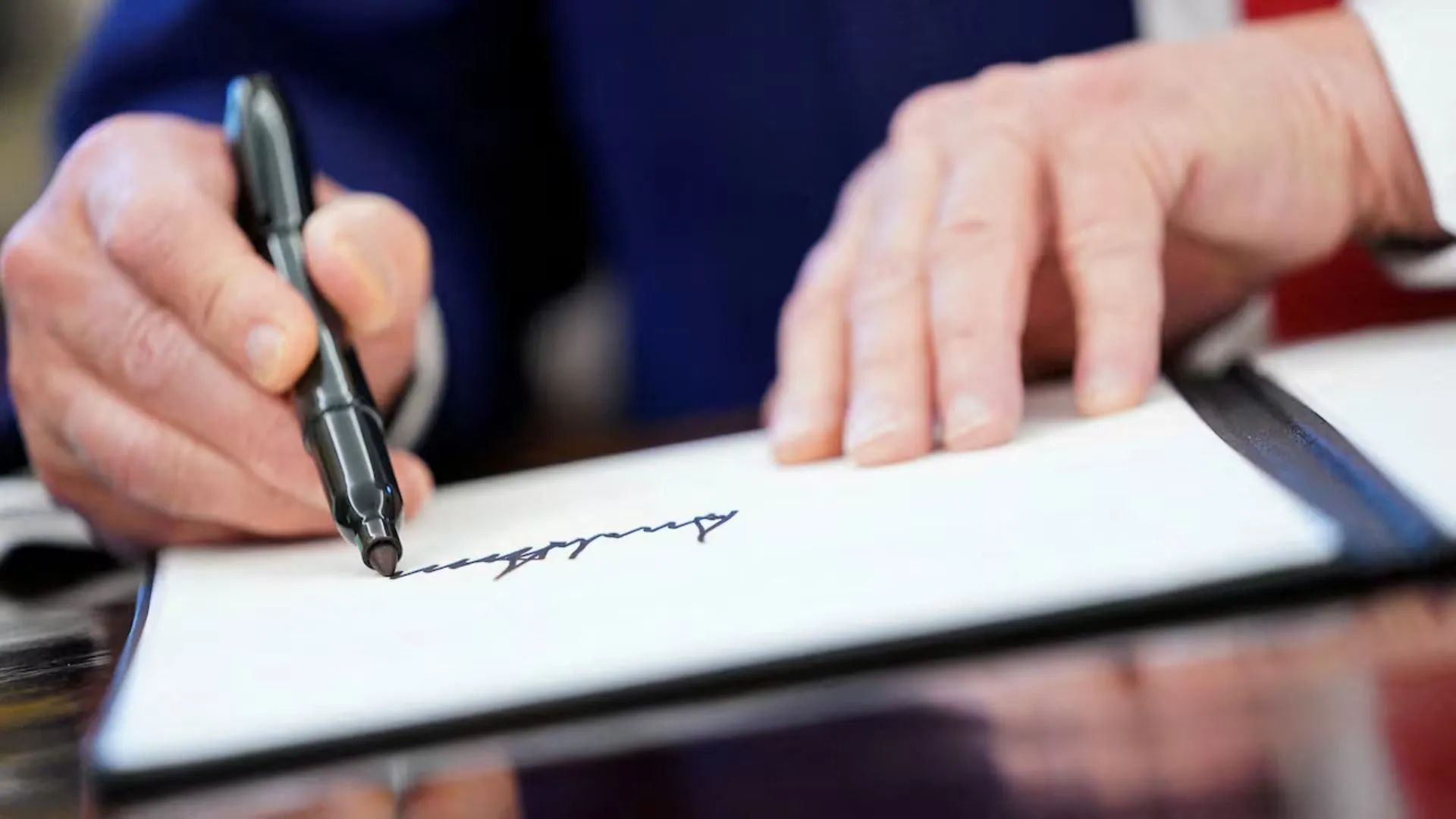 Premieră în SUA: Donald Trump, primul președinte în exercițiu cu semnătura pe bancnote