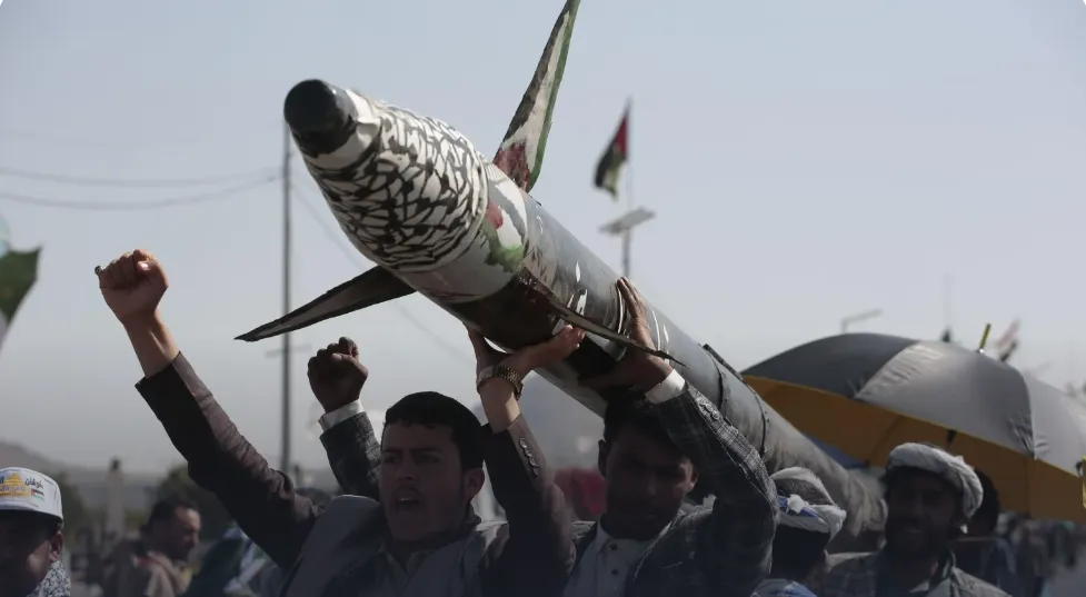 Forțele houthi anunță că au intrat în războiul din Orientul Mijlociu: „Continuăm până când agresiunea va înceta”