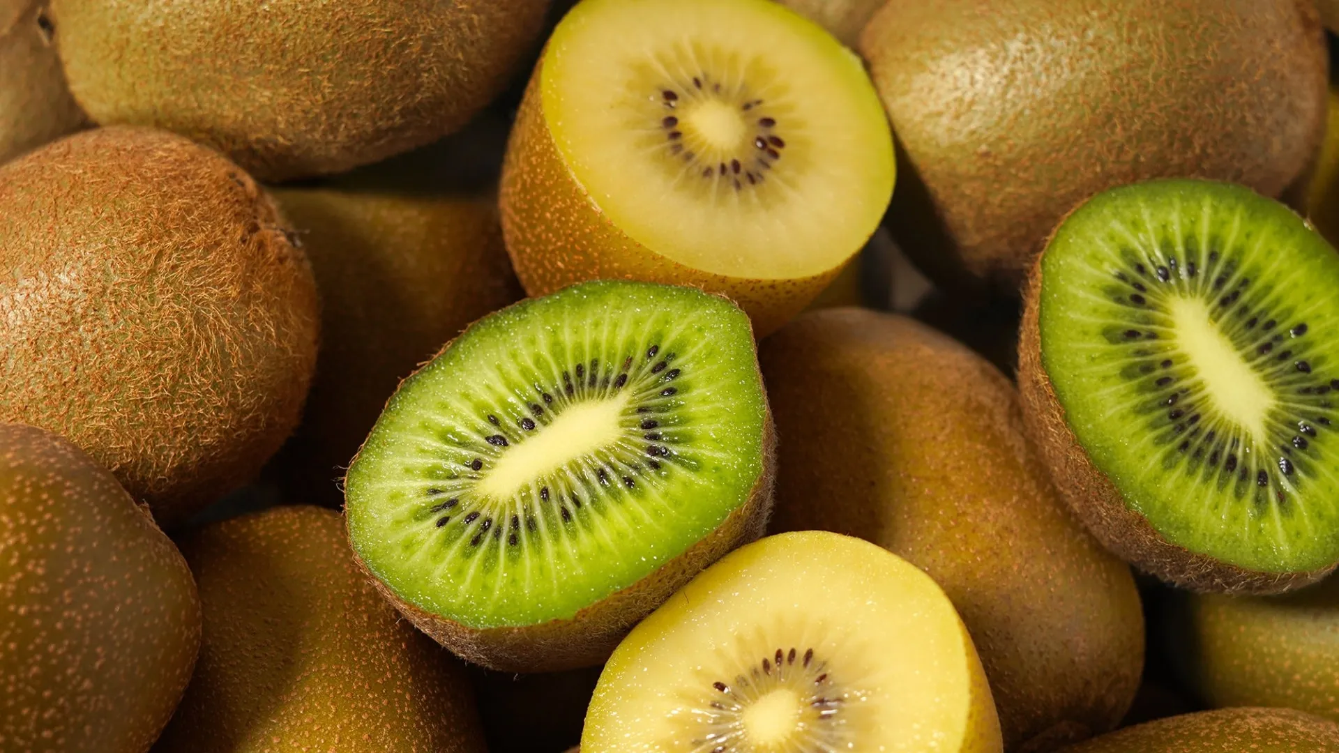 Kiwi verde sau galben? Ce diferențe ascunde fructul cu 2 culori diferite