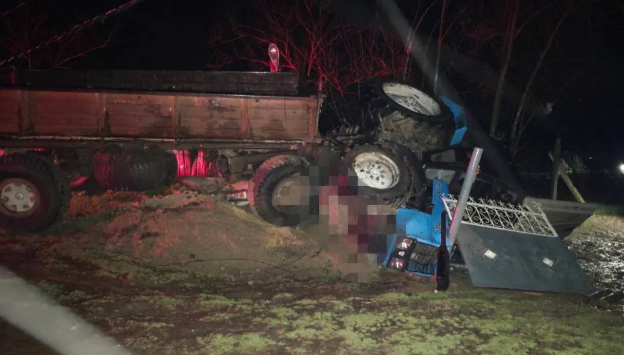 Accident grav la Purcari: Un bărbat a murit după ce s-a răsturnat cu tractorul