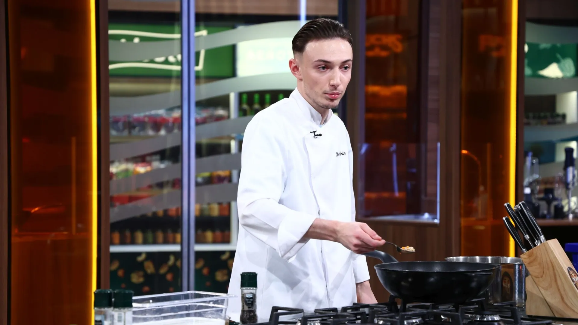 /VIDEO/ Povestea lui Oleg Dobrin, sous-chef la 20 de ani: Gătește pentru șefi de stat și vrea să promoveze aromele locale