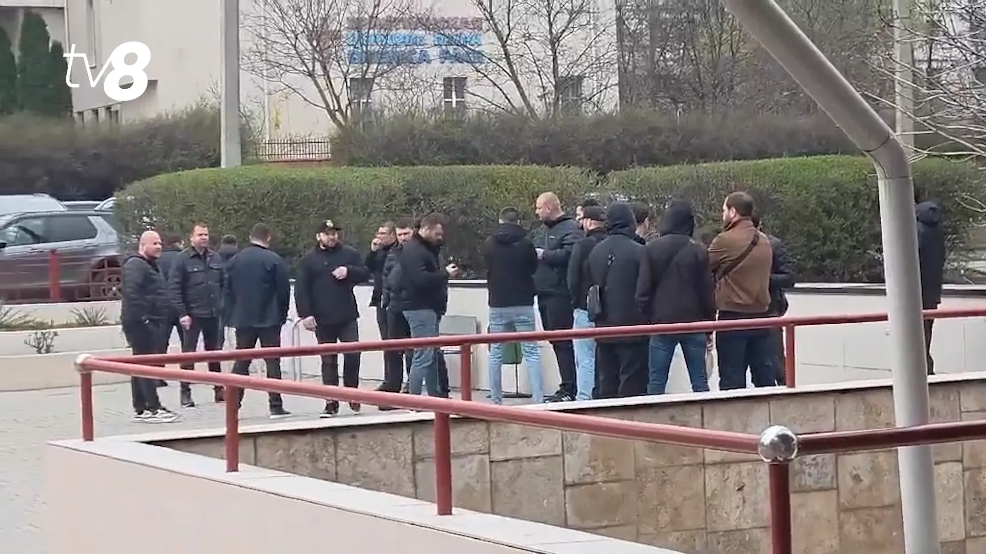 /VIDEO/ Dosarul mitei de 400.000 de dolari: Zeci de angajați INI, în pauză de masă la judecătorie. Ce i-a nemulțumit