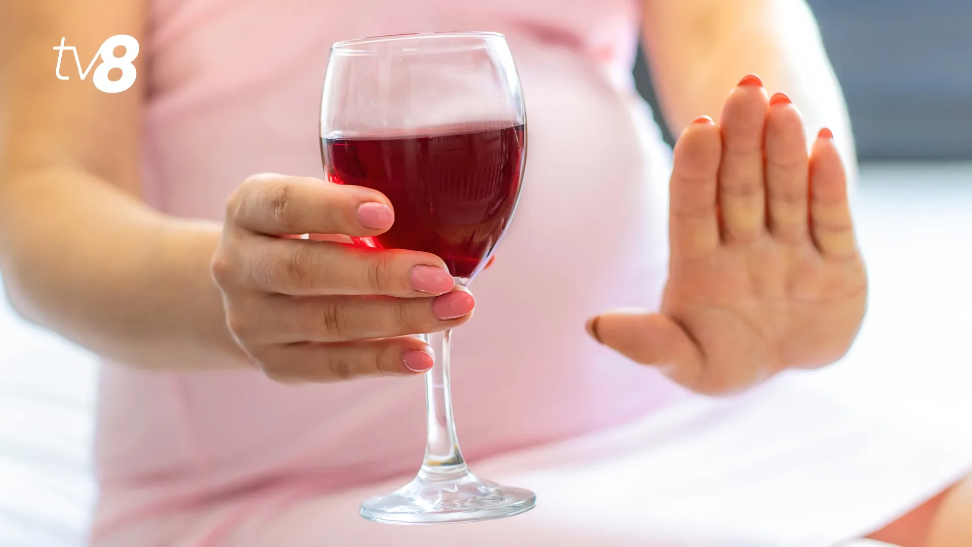 /VIDEO/ Sondaj îngrijorător: Fiecare a treia gravidă consumă alcool. Pericolele pentru copii