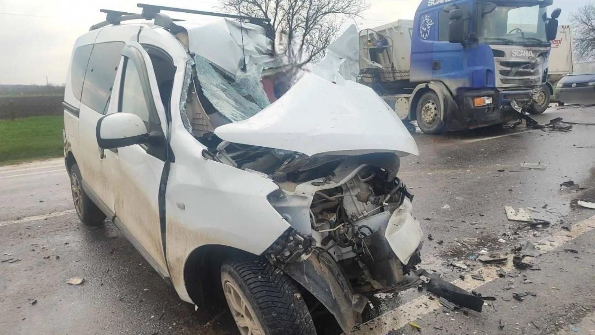 Accident mortal în raionul Telenești: Un automobil s-a ciocnit frontal cu un camion